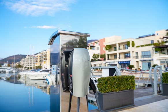 En vacances comme à la maison, charger à chaque opportunité un véhicule PHEV permet d&#039;en tirer tout le potentiel.