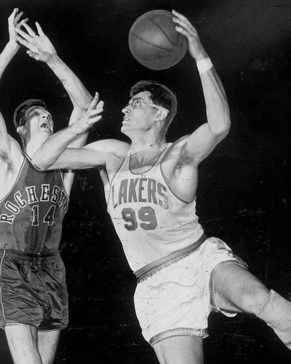 George Mikan (rechts) in einem Spiel gegen Rochester.