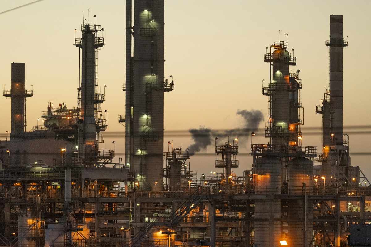 Marathon Oil's Los Angeles Refinery is pictured in Carson, Calif., Wednesday, May 29, 2024. ConocoPhillips is buying Marathon Oil in an all-stock deal valued at approximately $17.1 billion as ene ...