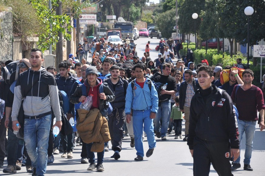 Auf der griechischen Insel Chios kam es am Samstag zu Scharmützeln. Die Flüchtlinge sind wütend. Nach dem beschwerlichen und teuren Weg nach Griechenland wollen sie die Rückschaffung nicht einfach akz ...