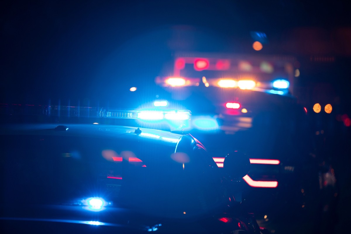 Tatort Blaulicht Polizeiauto Einsatzkräfte Symbolbild