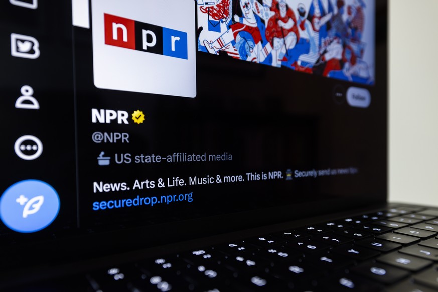 epa10560296 A computer screen shows the label &#039;US state-affiliated media&#039; on the Twitter account of National Public Radio (NPR) in Washington, DC, USA, 05 April 2023. NPR is protesting Twitt ...