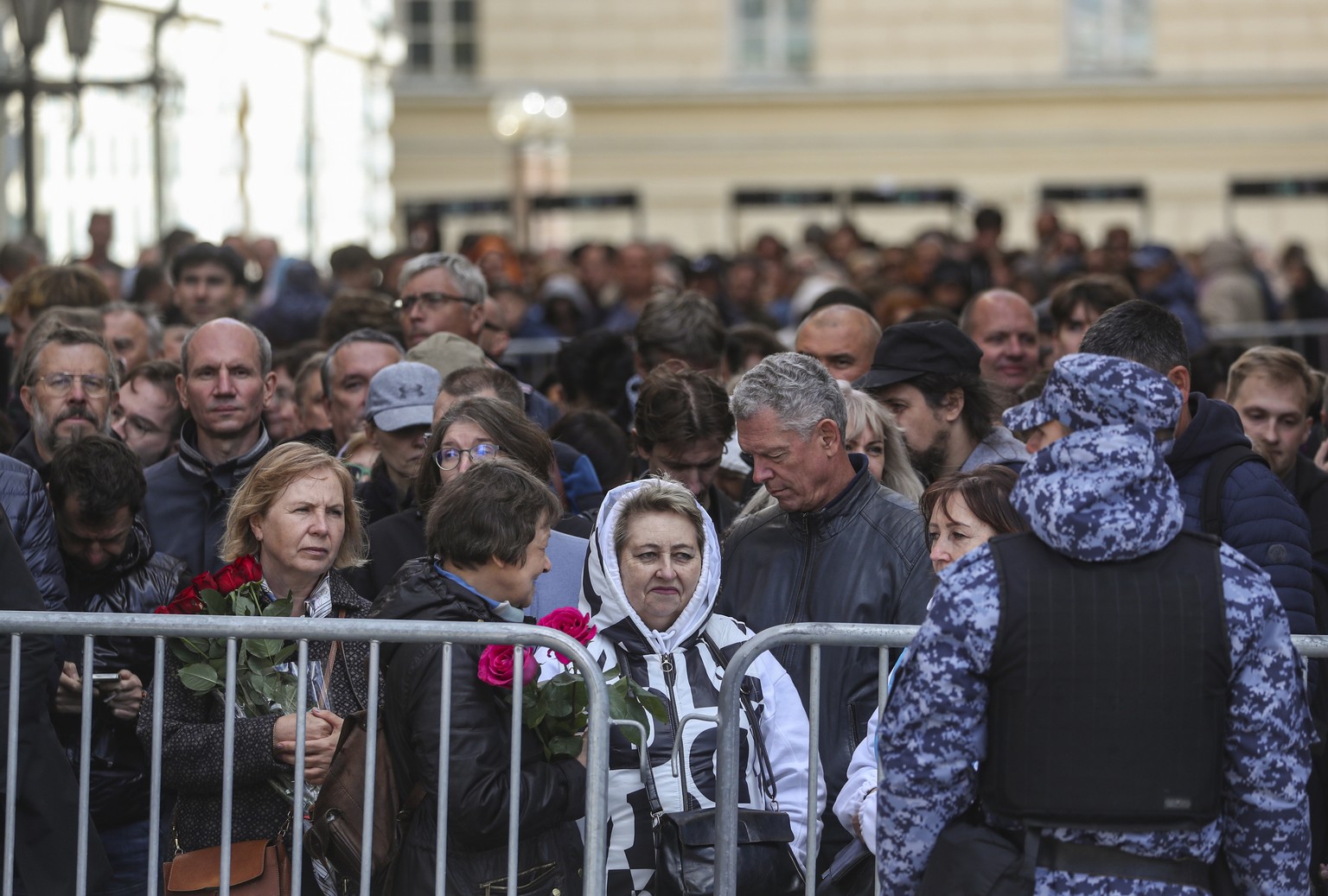 epa10156472 People stand in line to attend a farewell ceremony of the late former Soviet president Mikhail Gorbachev near the Hall of Columns of the House of Trade Unions, where the coffin with remain ...