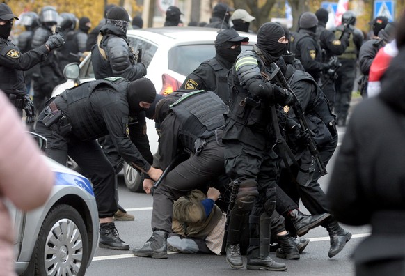 epa08790835 Belarusian policemen detain a protester during a rally against government and President Lukashenko in Minsk, Belarus, 01 November 2020. Opposition activists continue their protest actions, ...