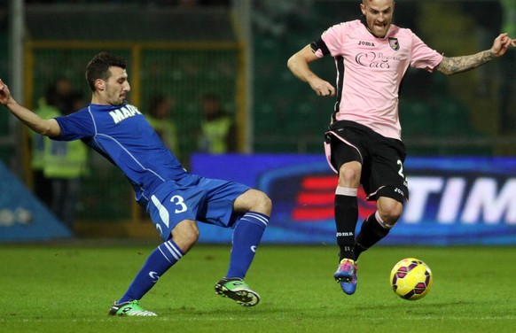 Rigoni von Palermo erzielt in der 3. Minute das 1:0.