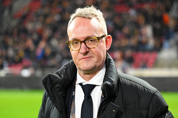 Deventer, De Adelaarshorst , 27.11.25, NLD, Herren, UEFA Europa Leaugue, Saison 2025-2026, Go Ahead Eagles Deventer - VfB Stuttgart Bild: v.li. Vorstandsvorsitzender Alexander WEHRLE Stuttgart UEFA re ...