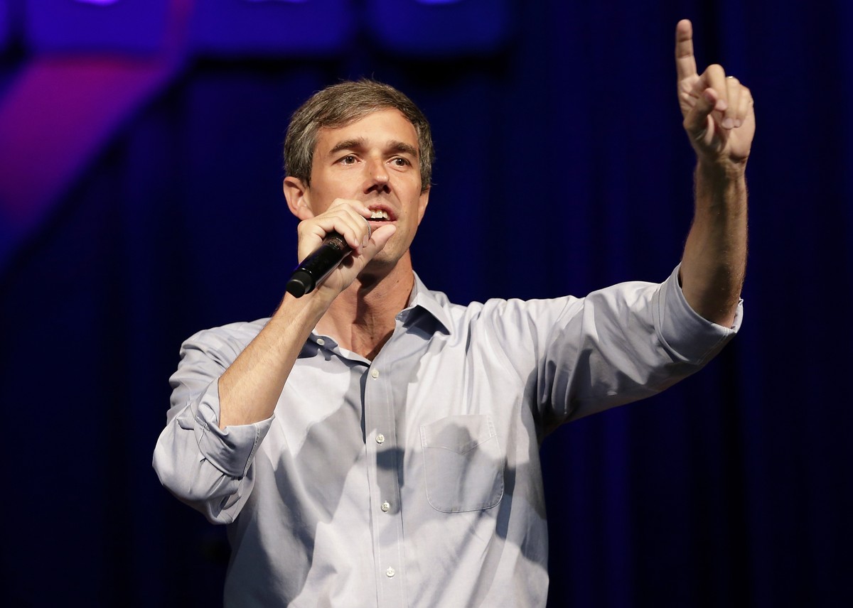 epa07143214 Democratic challenger Beto O'Rourke campaigns during a rally event at The House of Blues in Houston, Texas, USA, 05 November 2018. O'Rourke is challenging incumbent Ted Cruz in a ...