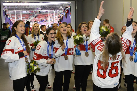 Trotz Weltklasse-Leistung auf dem Eis und als Partylöwinnen – alle Schweizer Bronze-Heldinnen sind Amateure.