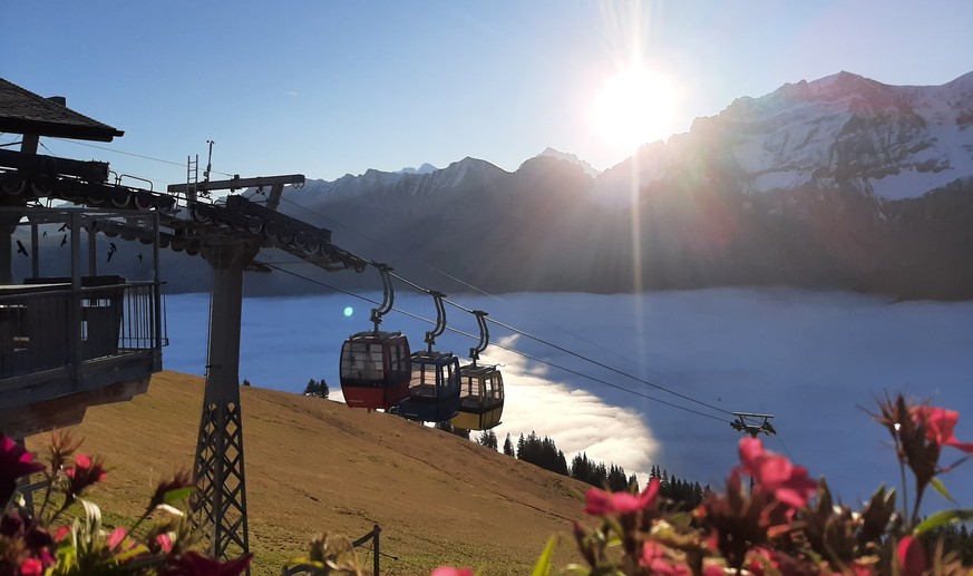 Tschentenalp Bahn Adelboden Herbstwanderung Nebelmeer Rauszeit