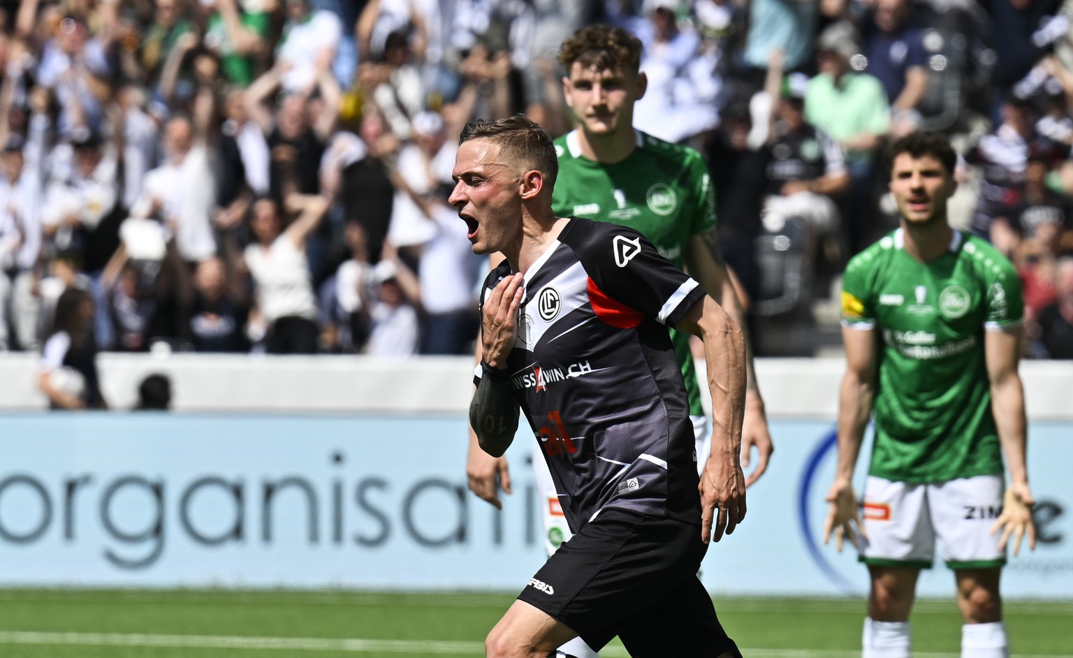 Luganos Mattia Bottani, rechts, bejubelt das 3-1, im Schweizer Fussball Cup Final zwischen dem FC Lugano und dem FC St. Gallen, am Sonntag, 15. Mai 2022, im Stadion Wankdorf in Bern. (KEYSTONE/Gian Eh ...