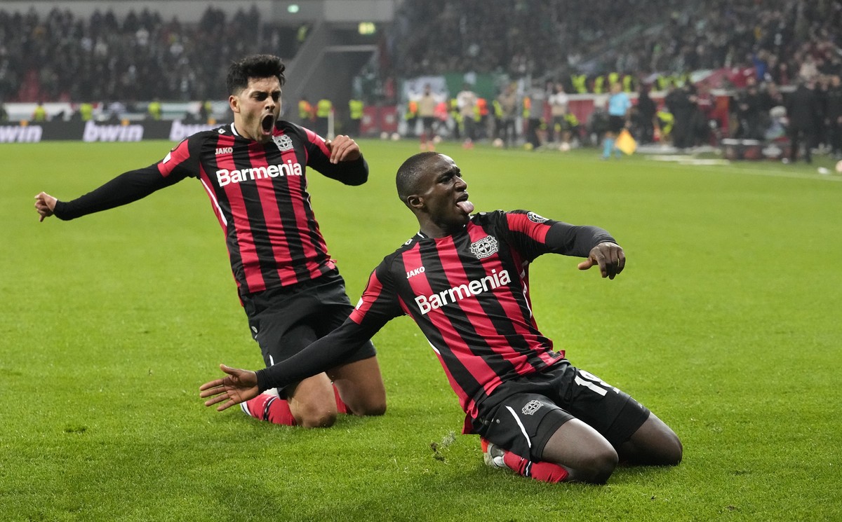 Leverkusen's Moussa Diaby, right, celebrates beside Leverkusen's Nadiem Amiri, left, after he scored his side's third goal during the Europa League Group G soccer match between Bayer Le ...