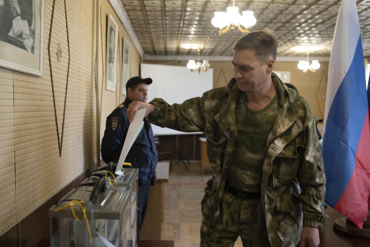 FILE A Luhansk People's Republic serviceman votes in a polling station in Luhansk, Luhansk People's Republic, controlled by Russia-backed separatists, eastern Ukraine, Friday, Sept. 23, 2022 ...