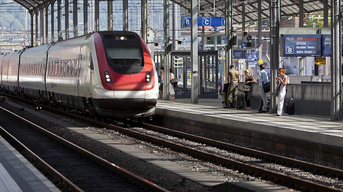 Zug im Bahnhof Olten. (Archivbild)