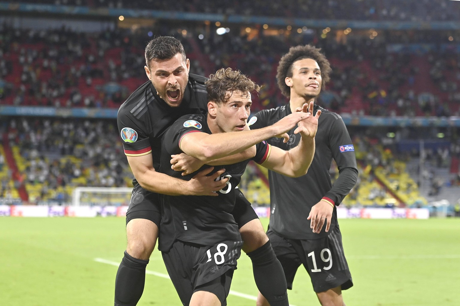 Jubel Leon GORETZKA (GER) nach seinem Tor zum 2:2, v.l. Kevin VOLLAND (GER), Leon GORETZKA (GER), Leroy SANE (GER), Gruppenphase, Vorrunde Gruppe F, Spiel M36, Deutschland (GER) - Ungarn (HUN), am 23. ...