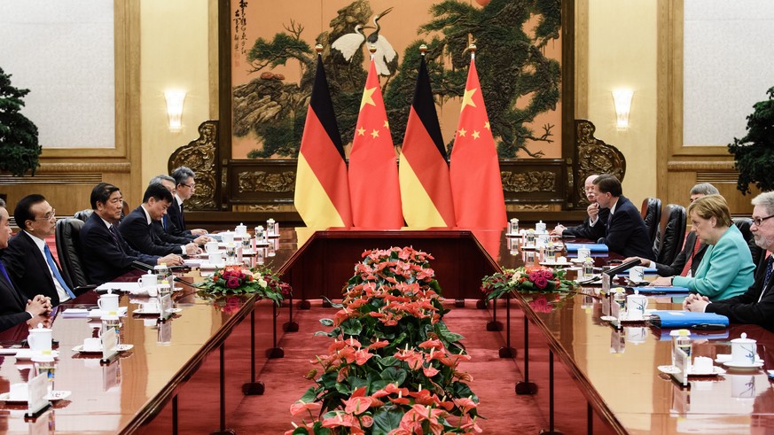epa07821859 Chinese Premier Li Keqiang (2-L) and German Chancellor Angela Merkel (2-R) during a meeting at the Great Hall of the People in Beijing, China, 06 September 2019. German Chancellor Angela M ...