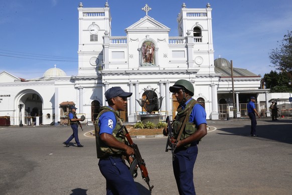 epa07520915 Sri Lankan security personal stand guard outside St. Anthony&#039;s Church in Kochchikade, Colombo, Sri Lanka, 22 April 2019. According to news reports, at least 290 people have been kille ...