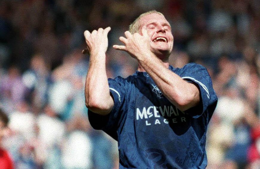 02.01.1998: Paul Gascoigne erhält Morddrohungen, weil er einen Flötenspieler imitiert