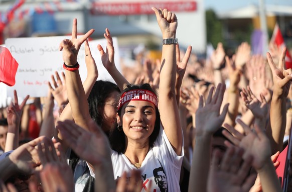 epa07654502 Supporters of Republican People&#039;s Party &#039;CHP&#039; candidate for Istanbul mayor Ekrem Imamoglu during his repeated election campaign rally in Istanbul, Turkey, 17 June 2019. Acco ...