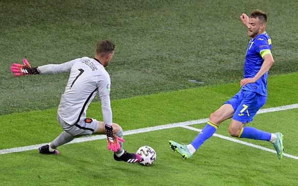 epa09268750 Goalkeeper Maarten Stekelenburg (L) of the Netherlands in action against Andriy Yarmolenko of Ukraine during the UEFA EURO 2020 preliminary round group C match between the Netherlands and  ...