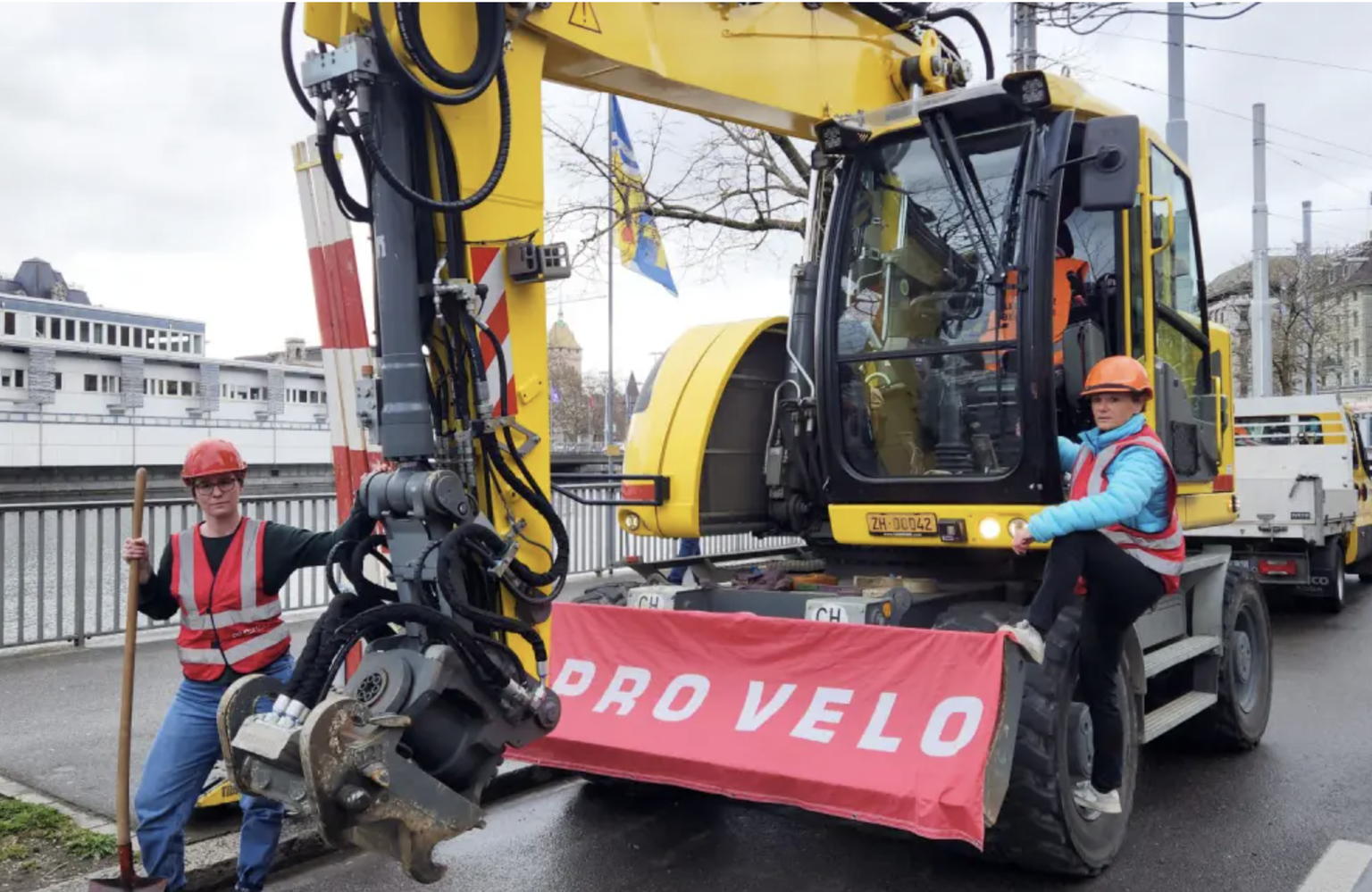 Der Bagger solle überall dort zum Einsatz kommen, wo Projekte ins Stocken geraten seien.