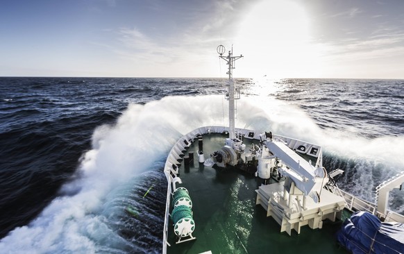 Rough seas pound the bow of MV Academic Vavilov crossing the Drake Passage enroute to the Antarctic Peninsula. PUBLICATIONxNOTxINxUSA Copyright: x xAllxCanadaxPhotosx 1990-13857978