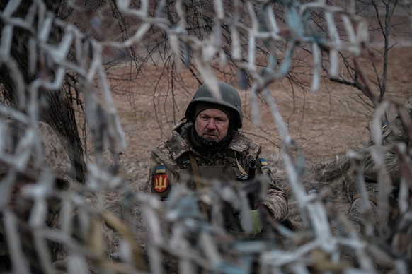 epa11222857 An Ukrainian soldier mans a position as new recruits receive training at an undisclosed location in the Donetsk region to complete their formation as infantrymen of Ukraine&#039;s 22nd Arm ...