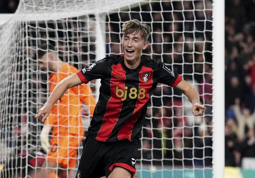 Bournemouth&#039;s Dean Huijsen celebrates scoring the opening goal during the English Premier League soccer match between AFC Bournemouth and Tottenham Hotspur in Bournemouth, England, Thursday, Dec. ...