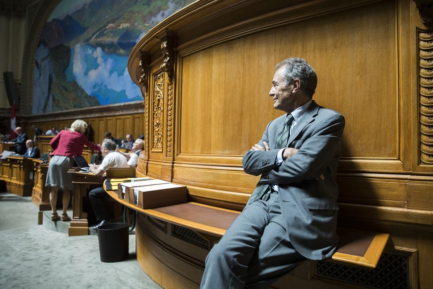 ARCHIVBILD ZUM RUECKTRITT VON TIM GULDIMANN AUS DEM NATIONALRAT, AM SONNTAG, 18. FEBRUAR 2018 - Tim Guldimann (SP-ZH) verfolgt die Debatte im Nationalrat waehrend der Sommersession der Eidgenoessische ...