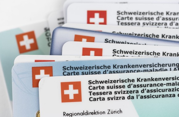 THEMENBILD ZU DEN KRANKENKASSENPRAEMIEN --- [Symbolic Image] Different Swiss health insurance cards, photographed in Zurich, Switzerland, on September 9, 2019. (KEYSTONE/Christian Beutler)..[Symbolbil ...