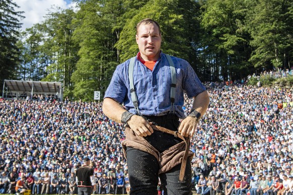 Joel Wicki im 1. Gang des traditionellen Bergfest, dem Bruenig Schwinget vom Sonntag, 30. Juli 2023 auf dem Bruenig. (KEYSTONE/Urs Flueeler).