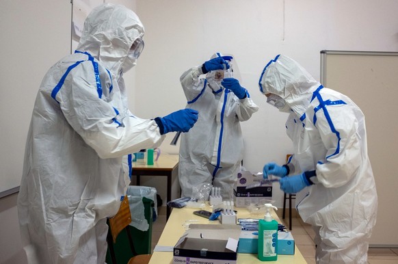 epa08949551 Health professionals during the covid-19 testing in the parish of Ponta Garca, Ponta Delgada, island of Sao Miguel, Azores, Portugal, 19 January 2021. The population is being tested with t ...