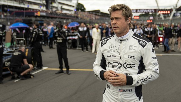 Brad Pitt USA. Damson Idris in CWarner Bros. Pictures film: F1 2025. Plot: A former Formula One F1 driver is asked to come back into the sport and mentor an up and coming driver. LMK106-J11147-010725  ...