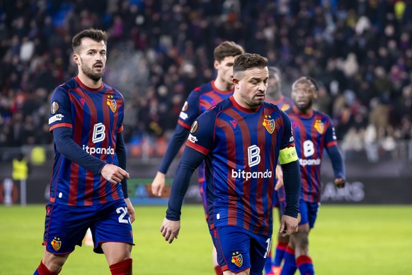 Albian Ajeti (FCB) and Xherdan Shaqiri (FCB), from left, leave the pitch for the half-time break during the UEFA Europa League league phase round 8 match between Switzerland's FC Basel 1893 and C ...
