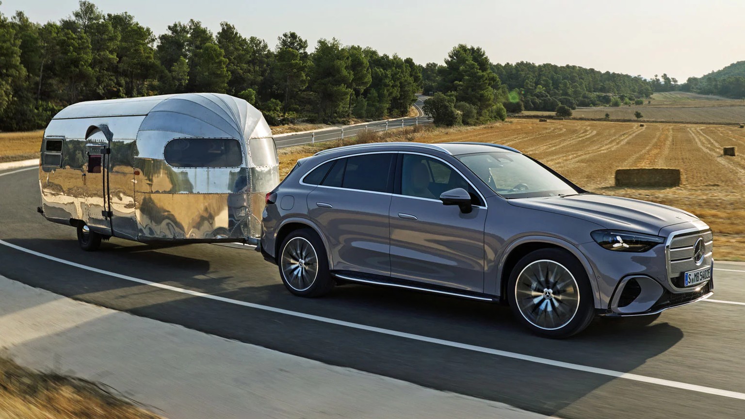 Zugkräftig: Bis zu 2,4 Tonnen schwere Anhänger darf der GLC schleppen.