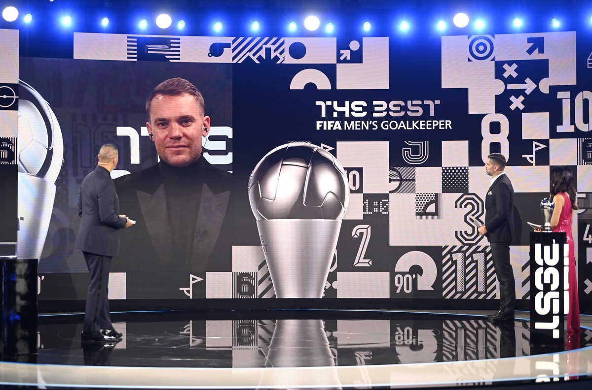epa08890340 Bayern Munich goalkeeper Manuel Neuer appears on screen to give an acceptance speech after receiving The Best FIFA Men's goalkeeper award during the Best FIFA Football Awards virtual  ...