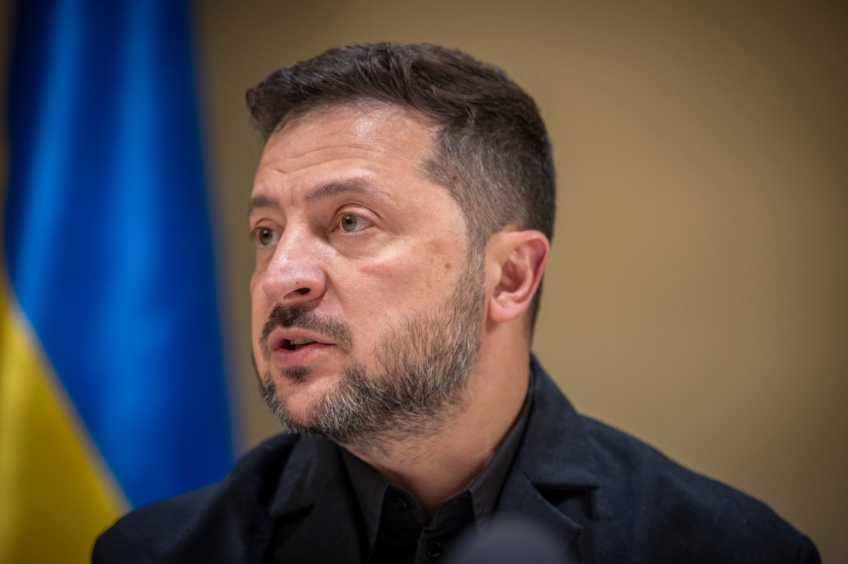 Ukrainian President Volodymyr Zelenskyy speaks to the media after a German-Ukrainian business forum in Kyiv, Ukraine, Sunday, Oct. 4, 2026. (AP Photo/Dan Bashakov)
Russia Ukraine War Germany