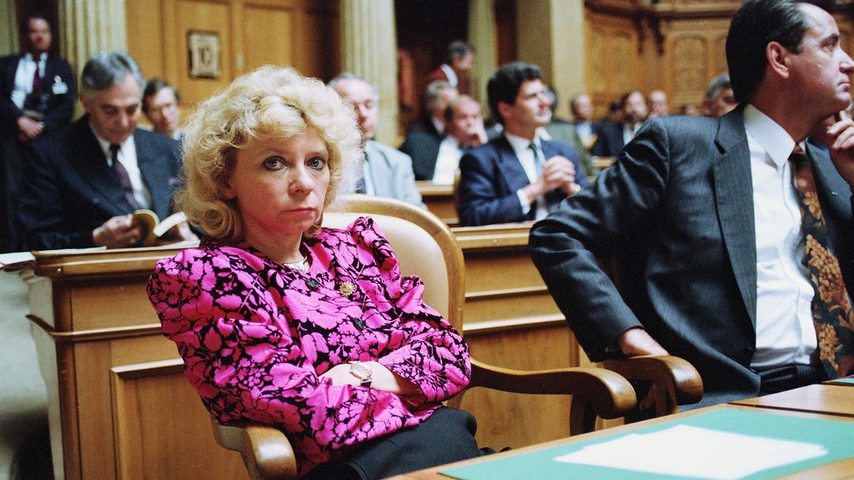 Eine enttaeuschte Christiane Brunner reagiert am 10. Maerz 1993 im Bundeshaus in Bern, nachdem sie nicht in den Bundesrat gewaehlt worden ist. (KEYSTONE/Str)
