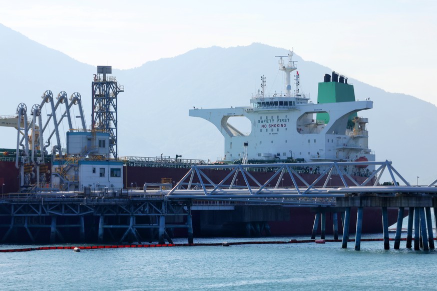 epa12940284 A South Korean oil tanker is moored at a pier of refiner GS Caltex Corp. in Yeosu, South Jeolla Province, South Korea, 08 May 2026. The tanker, loaded with 2 million barrels of crude oil,  ...