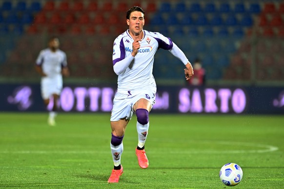 Fiorentina's Dusan Vlahovic in action during the Italian Serie A soccer match between Crotone and Fiorentina at Ezio Scida Stadium, in Crotone, Italy, Saturday, May 22, 2021. (Francesco Mazzitello/LaPresse via AP)
Dusan Vlahovic