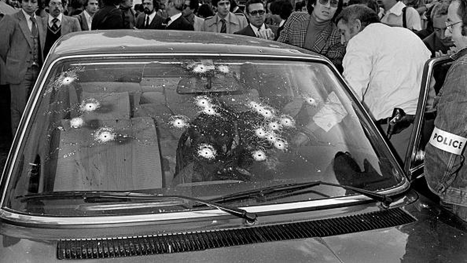 Photo taken on November 2, 1979 shows French criminal Jacques Mesrine, nicknamed &quot;Public Enemy n°1&quot;, in his BMW at Porte de Clignancourt, on the outskirts of Paris just after police sharpsho ...