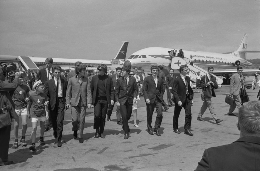 The Beatles, Ankunft am Flughafen Zürich

Dating:
6/1964