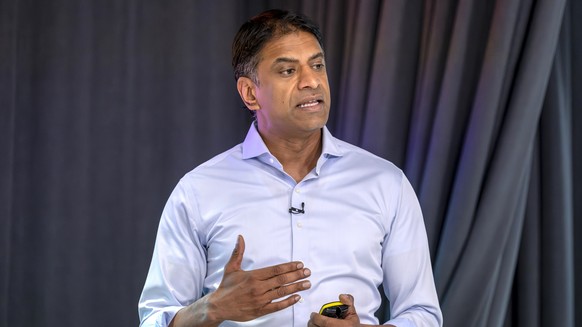 epa11865439 CEO of Novartis, Vasant Narasimhan, speaks during a press conference in Basel, Switzerland, 31 January 2025. Narasimhan presented the company&#039;s fourth quarter and 2024 full year finan ...