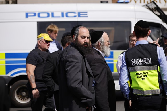 epa12921660 Members of the Jewish community gather near the scene where two Jewish men were seriously injured after being stabbed in Golders Green, north London, Britain, 29 April 2026. EPA/TOLGA AKME ...