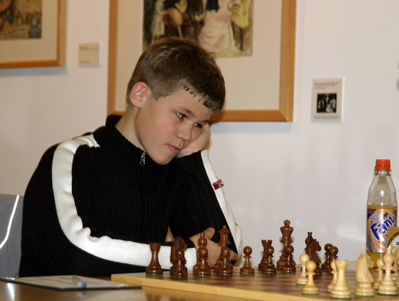 Bildnummer: 01458867 Datum: 12.03.2005 Copyright: imago/Kohlmeyer
Der 14 jährige Großmeister Magnus Carlsen gibt seinen Einstand für die Schachfreunde Neukölln; Vdig, quer, Talent, Talente, Schachtale ...