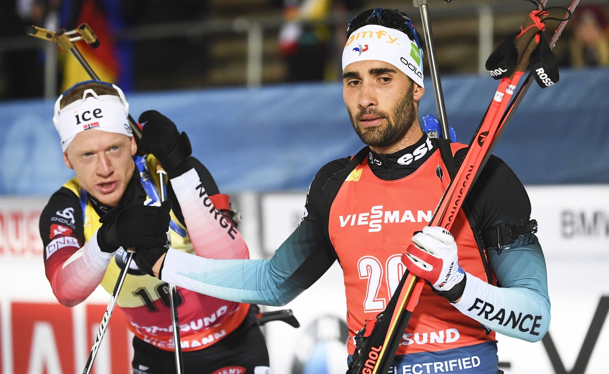 epa08044443 Martin Fourcade (R) of France reacts after crossing the finish line during the men's 20km individual competition of the IBU Biathlon World Cup in Ostersund, Sweden, 04 December 2019.  ...
