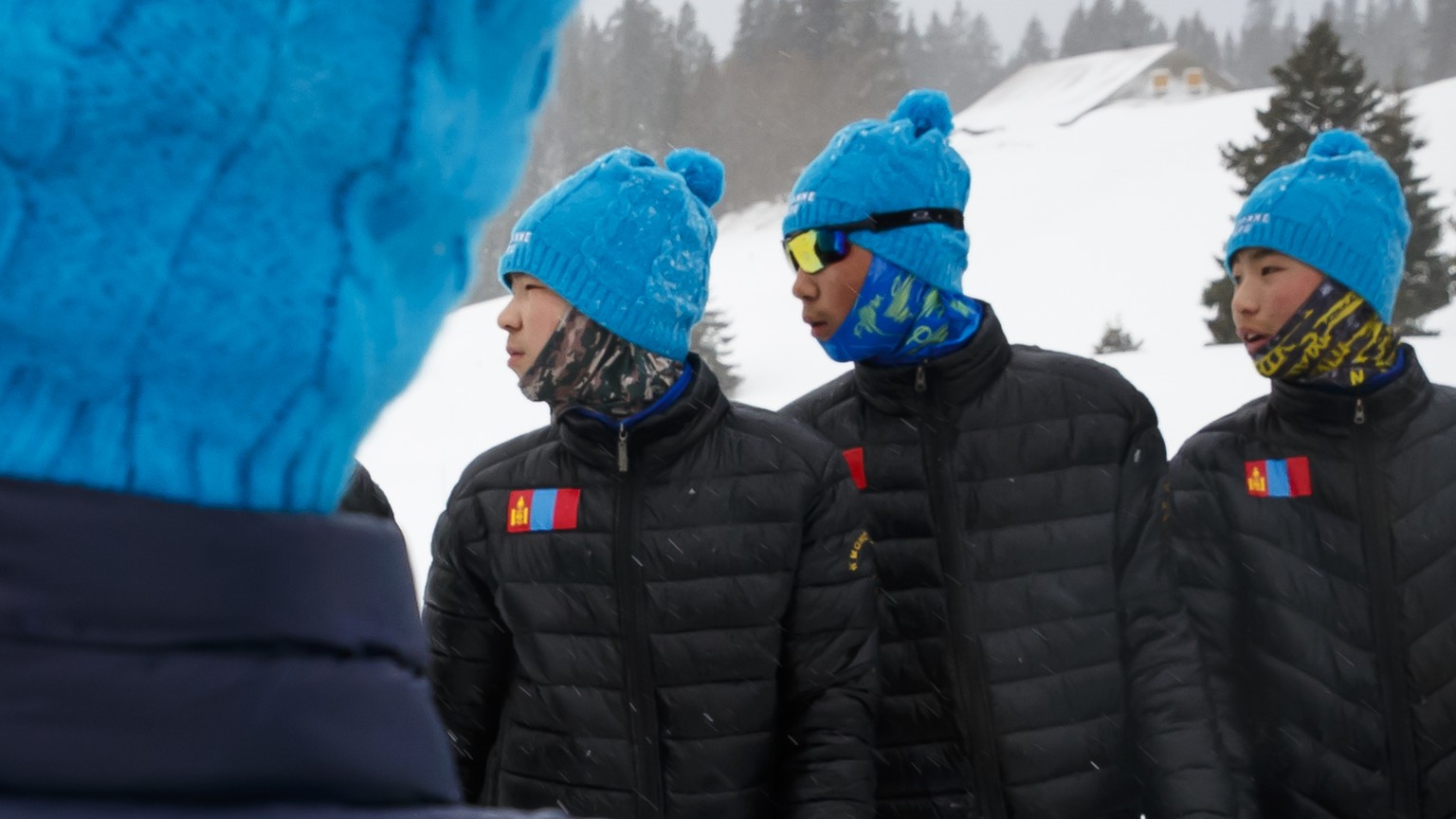 Pascal Gertsch (a gauche), medecin generaliste passionne de ski de fond et de la Mongolie, s&#039;entraine avec de jeunes skieurs 
venus de Mongolie ce mardi 16 janvier 2018 au Chenit proche du Col du ...