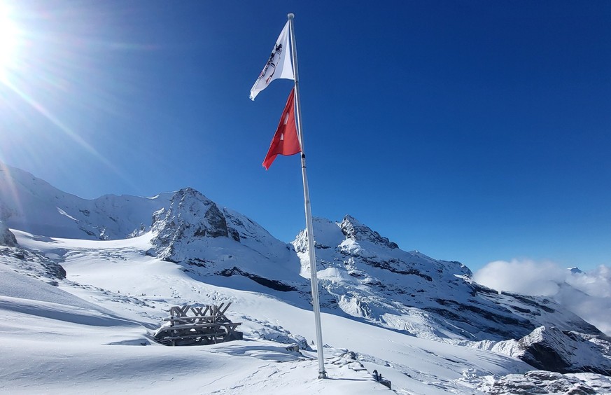 Die Blüemlisalphütte hat von Juni bis Oktober geöffnet. Dies reicht für den ersten Schnee.