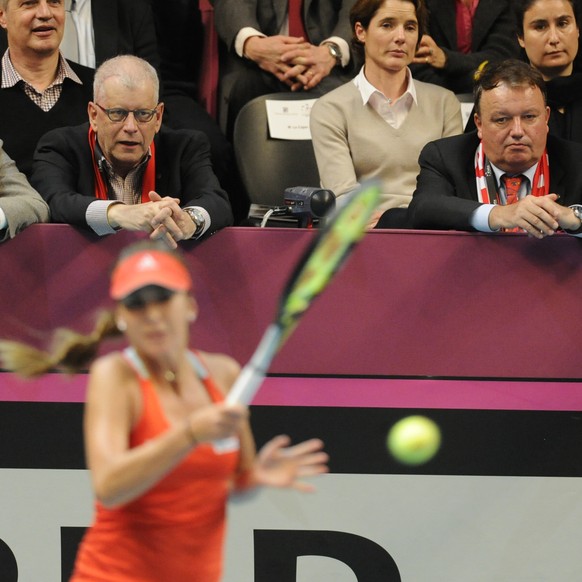 René Stammbach (vordere Reihe, rechts) beobachtet das Schweizer Aushängeschild Belinda Bencic.