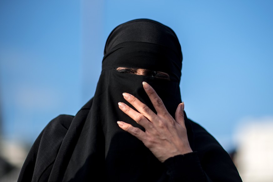 epa06238388 A protestor wears a niqab during a demonstration against a full-face veil ban in Vienna, Austria, 01 October 2017. The new law bans full-face veils in public places from 01 October 2017 on ...