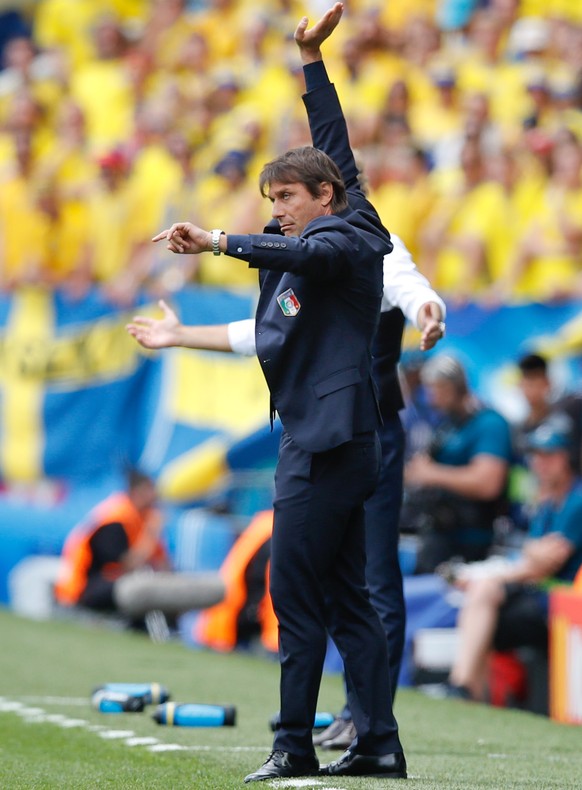 Italy coach Antonio Conte gestures during the Euro 2016 Group E soccer match between Italy and Sweden at the Stadium municipal in Toulouse, France, Friday, June 17, 2016. (AP Photo/Andrew Medichini)